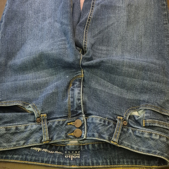 SoHo Med Wash Denim Jeans Curvy Creator Skinny.Double Button Zip .(#1647) - Picture 15 of 16